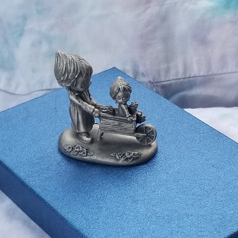 Little Gallery's 1980 pewter figurine